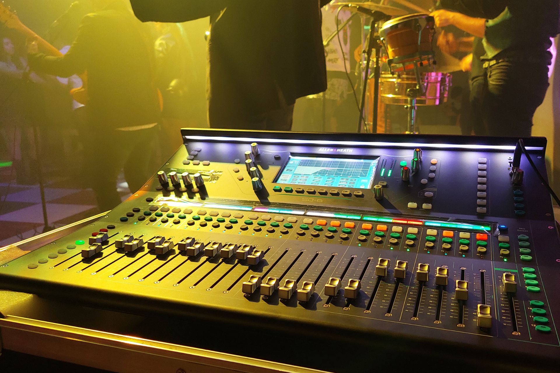 Consola digital profesional durante un evento